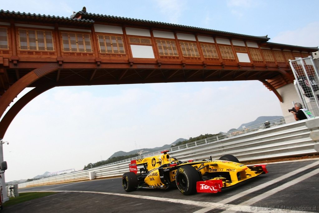 GP Corea, Prove Libere 2, Venerdi', Robert Kubica (POL), Renault F1 Team, R30 
