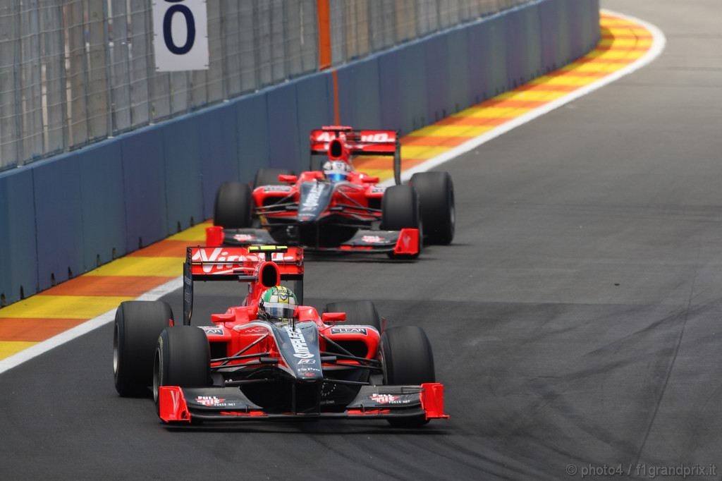 GP Europa, Gara, Lucas Di Grassi (BRA), Virgin Racing, VR-01 davanti a Timo Glock (GER), Virgin Racing, VR-01  