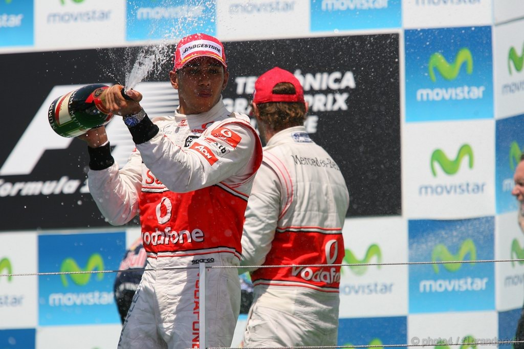 GP Europa, Gara, Lewis Hamilton (GBR), McLaren  Mercedes, MP4-25 secondo e Jenson Button (GBR), McLaren  Mercedes, MP4-25 terzo 