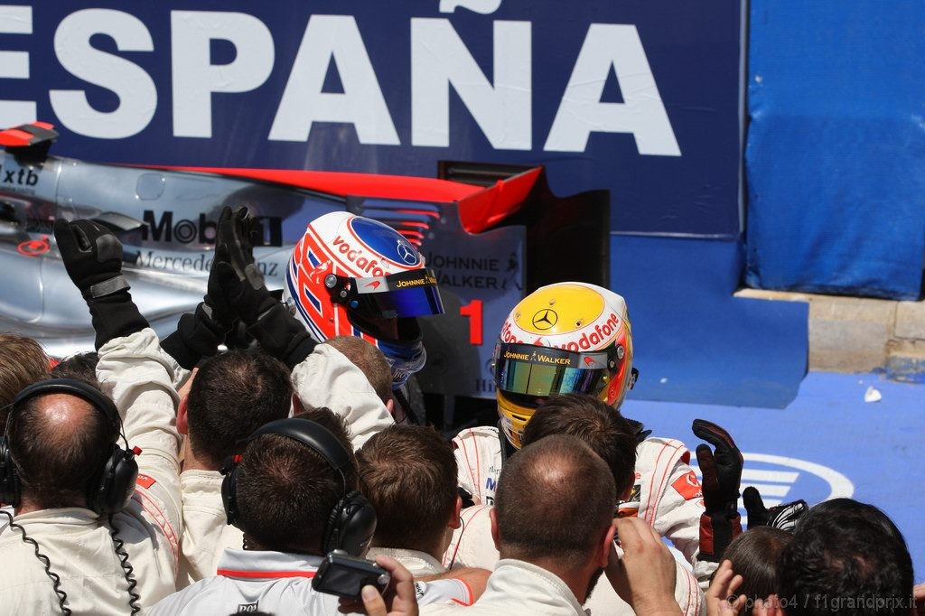 GP Europa, Gara, Lewis Hamilton (GBR), McLaren  Mercedes, MP4-25 secondo e Jenson Button (GBR), McLaren  Mercedes, MP4-25 terzo 
