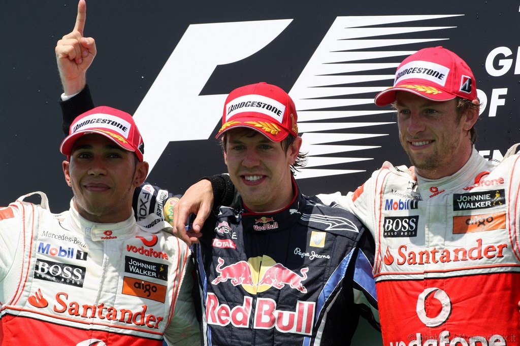 GP Europa, Gara, Sebastian Vettel (GER), Red Bull Racing, RB6 vincitore, Lewis Hamilton (GBR), McLaren  Mercedes, MP4-25 secondo e Jenson Button (GBR), McLaren  Mercedes, MP4-25 terzo 