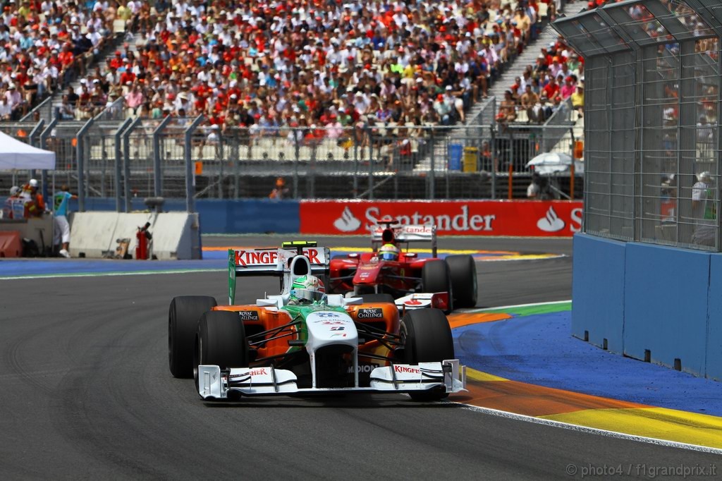 GP Europa, Gara, Vitantonio Liuzzi (ITA), Force India F1 Team, VJM03 davanti a Felipe Massa (BRA), Ferrari, F10 