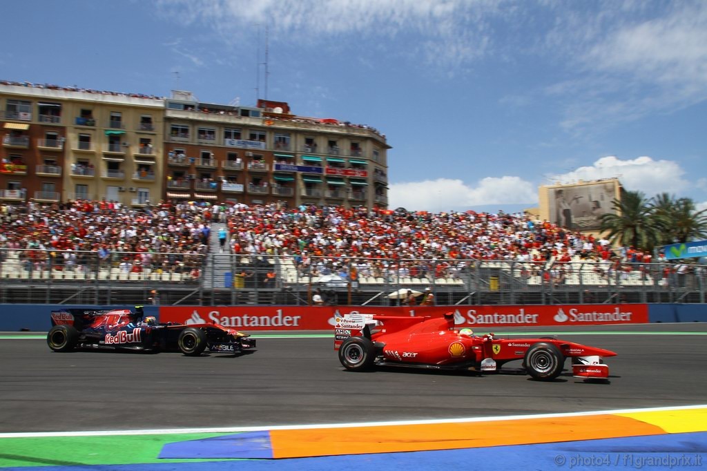GP Europa, Gara, Felipe Massa (BRA), Ferrari, F10  davanti a Jaime Alguersuari (SPA), Scuderia Toro Rosso, STR5 