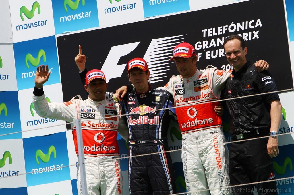 GP Europa, Gara, Sebastian Vettel (GER), Red Bull Racing, RB6 vincitore, Lewis Hamilton (GBR), McLaren  Mercedes, MP4-25 secondo e Jenson Button (GBR), McLaren  Mercedes, MP4-25 terzo 
