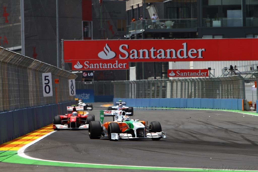 GP Europa, Gara, Adrian Sutil (GER), Force India F1 Team, VJM03 davanti a Fernando Alonso (ESP), Ferrari, F10 