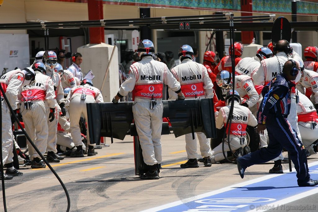 GP Europa, Gara, meccanici Mclaren Mercedes