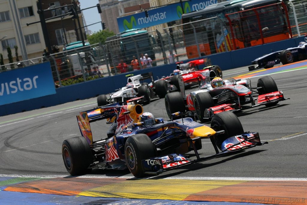 GP Europa, Gara, Sebastian Vettel (GER), Red Bull Racing, RB6 e Lewis Hamilton (GBR), McLaren  Mercedes, MP4-25 
