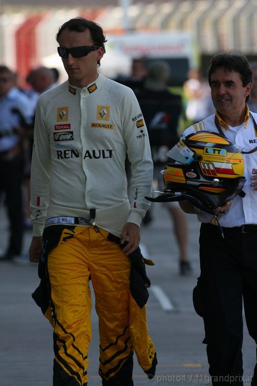 GP Europa, Prove Libere 1, Venerdi', Robert Kubica (POL), Renault F1 Team, R30 
