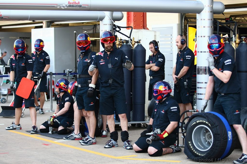 GP Europa, Prove Libere 1, Venerdi', meccanici Red Bulll