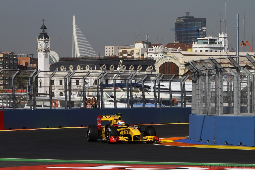 GP Europa, Prove Libere 1, Venerdi', Vitaly Petrov (RUS), Renault F1 Team, R30 
