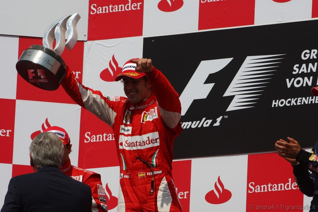 GP Germania, Gara, Fernando Alonso (ESP), Ferrari, F10 vincitore, Felipe Massa (BRA), Ferrari, F10 secondo e Sebastian Vettel (GER), Red Bull Racing, RB6 terzo 