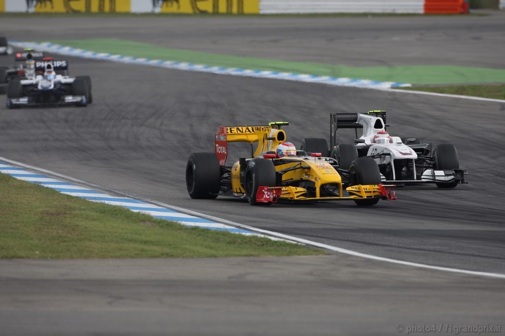 GP Germania, Gara, Vitaly Petrov (RUS), Renault F1 Team, R30 e Kamui Kobayashi (JAP), BMW Sauber F1 Team, C29 