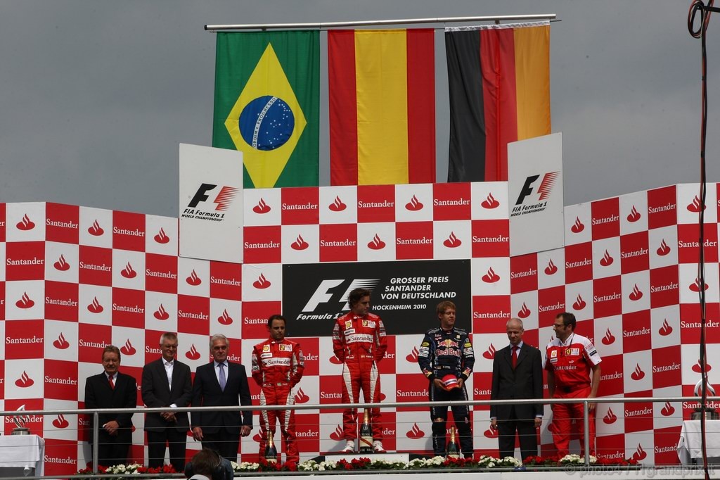 GP Germania, Gara, Fernando Alonso (ESP), Ferrari, F10 vincitore, Felipe Massa (BRA), Ferrari, F10 secondo e Sebastian Vettel (GER), Red Bull Racing, RB6 terzo 