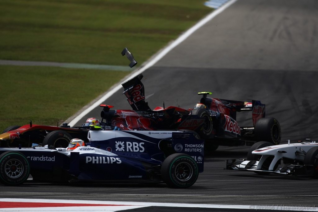 GP Germania, Gara, Jaime Alguersuari (SPA), Scuderia Toro Rosso, STR5 e Sébastien Buemi (SUI), Scuderia Toro Rosso, STR5 