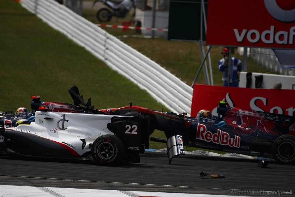GP Germania, Gara, Jaime Alguersuari (SPA), Scuderia Toro Rosso, STR5 e Sébastien Buemi (SUI), Scuderia Toro Rosso, STR5 