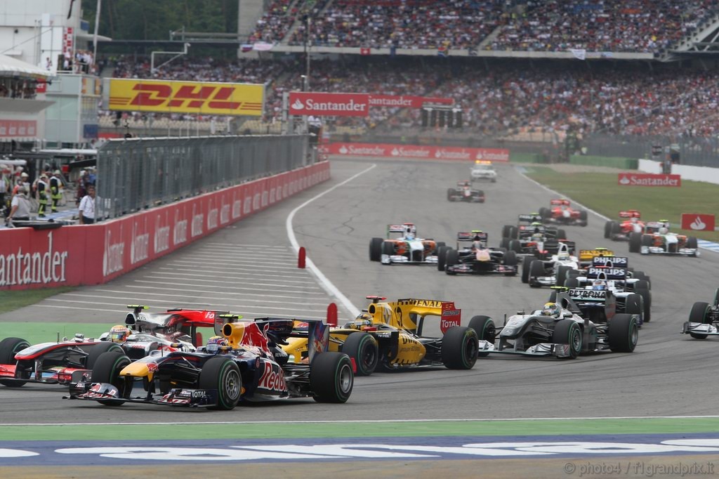 GP Germania, Gara, Mark Webber (AUS), Red Bull Racing, RB6 e Lewis Hamilton (GBR), McLaren  Mercedes, MP4-25 