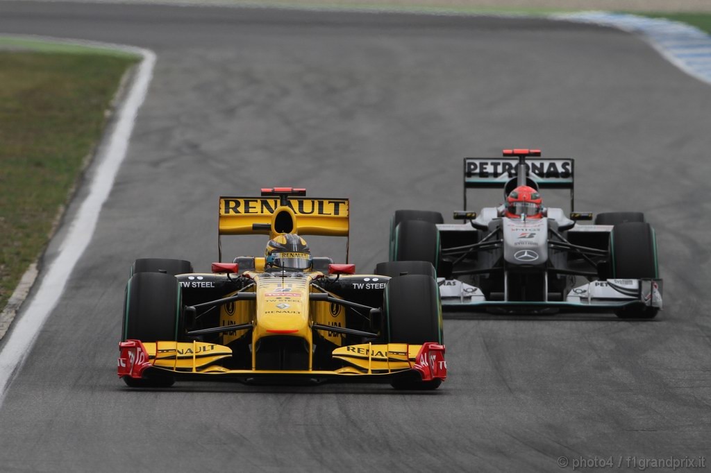 GP Germania, Qualifiche, Robert Kubica (POL), Renault F1 Team, R30 e Michael Schumacher (GER), Mercedes GP  F1 Team, MGP W01 