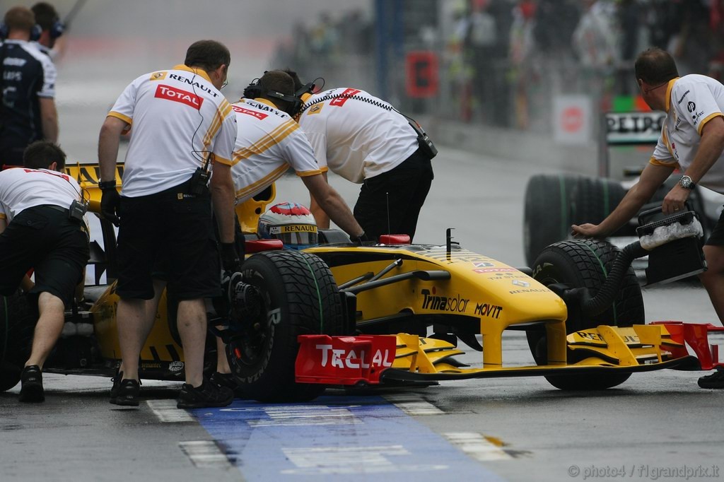 GP Germania, Prove Libere 1, Venerdi', Vitaly Petrov (RUS), Renault F1 Team, R30 