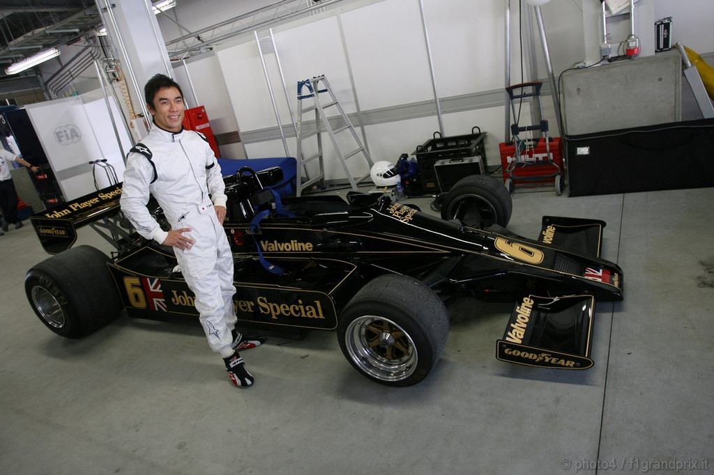 GP Giappone, Domenica, Takuma Sato (JPN) drives the 1976 Lotus Ford of Gunnar Nilson