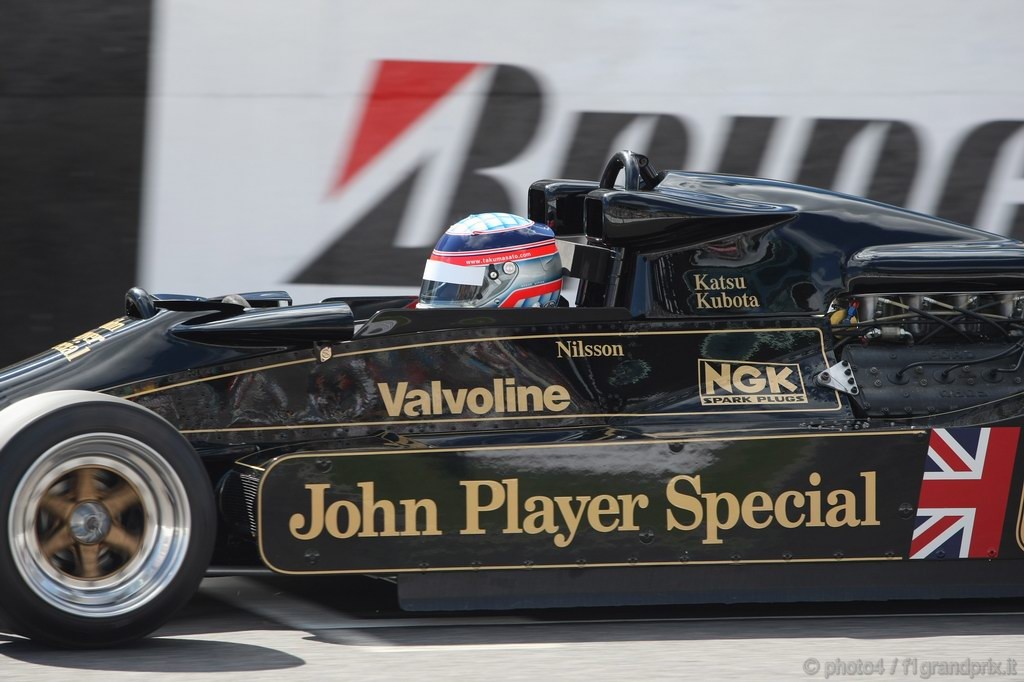 GP Giappone, Domenica, Takuma Sato (JPN) drives the 1976 Lotus Ford of Gunnar Nilson