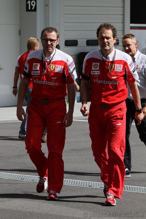 GP Giappone, Domenica, Stefano Domenicali (ITA), Head of the Gestione Sportiva e Aldo Costa (ITA), Technical Director, Ferrari   