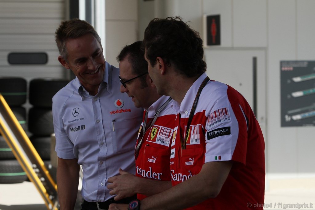 GP Giappone, Domenica, Martin Whitmarsh (GBR), Chief Executive Officer Mclaren, Stefano Domenicali (ITA), Head of the Gestione Sportiva e Aldo Costa (ITA), Technical Director, Ferrari