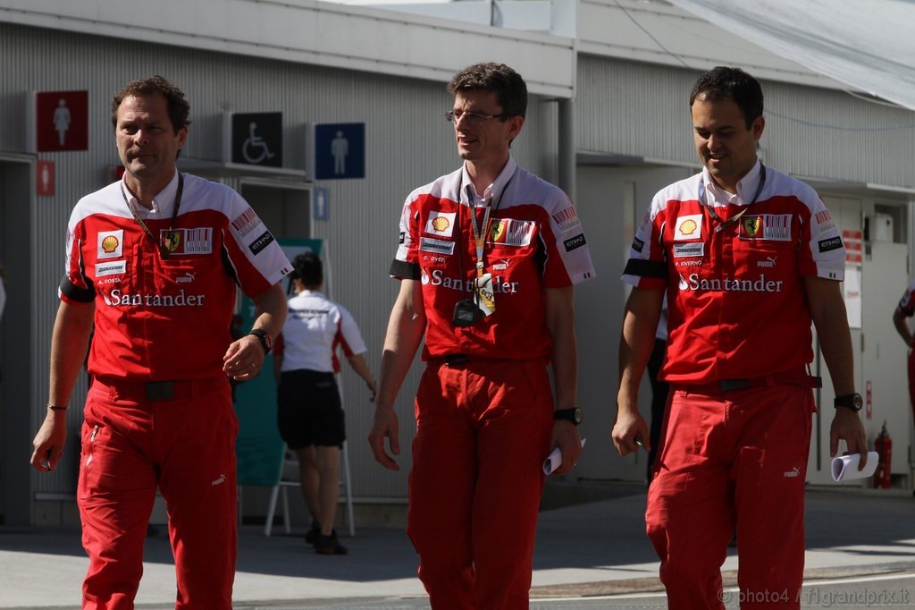 GP Giappone, Domenica, Aldo Costa (ITA), Technical Director, Ferrari e Christian Dyer (AUS), Ferrari Gara Engineer