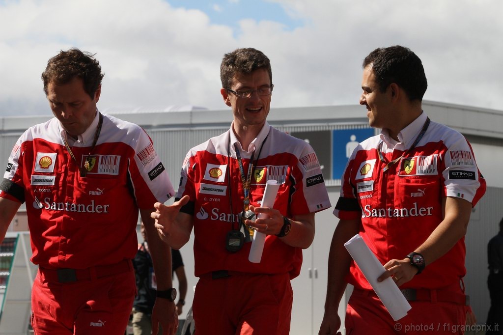 GP Giappone, Domenica, Aldo Costa (ITA), Technical Director, Ferrari   e Christian Dyer (AUS), Ferrari Gara Engineer 