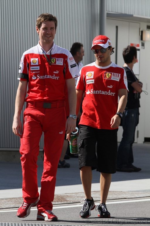 GP Giappone, Domenica, Rob Smedley, (GBR), Ferrari, Track Engineer of Felipe Massa (BRA) e Felipe Massa (BRA), Ferrari, F10 