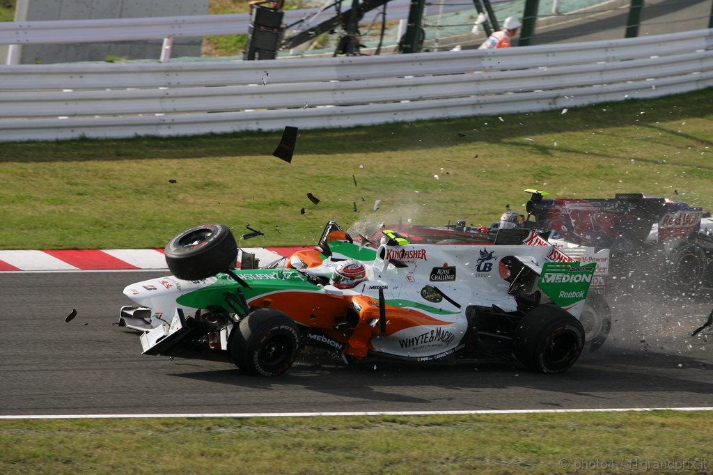 GP Giappone, Gara, Vitantonio Liuzzi (ITA), Force India F1 Team, VJM03 crash 