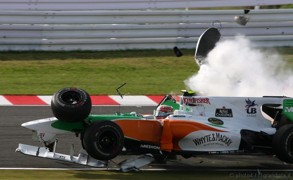 GP Giappone, Gara, Vitantonio Liuzzi (ITA), Force India F1 Team, VJM03 crash 