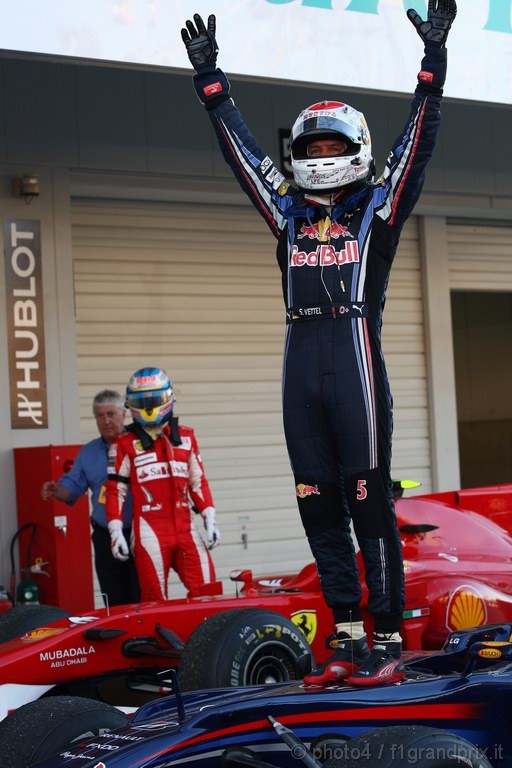 GP Giappone, Gara, Sebastian Vettel (GER), Red Bull Racing, RB6 vincitore e Fernando Alonso (ESP), Ferrari, F10 terzo