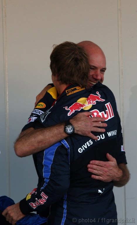 GP Giappone, Gara, Sebastian Vettel (GER), Red Bull Racing, RB6 vincitore e Adrian Newey (GBR), Red Bull Racing , Technical Operations Director