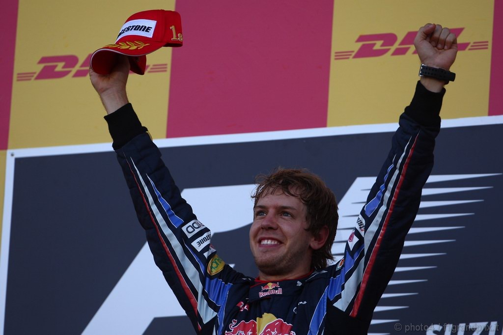 GP Giappone, Gara, Sebastian Vettel (GER), Red Bull Racing, RB6 vincitore 