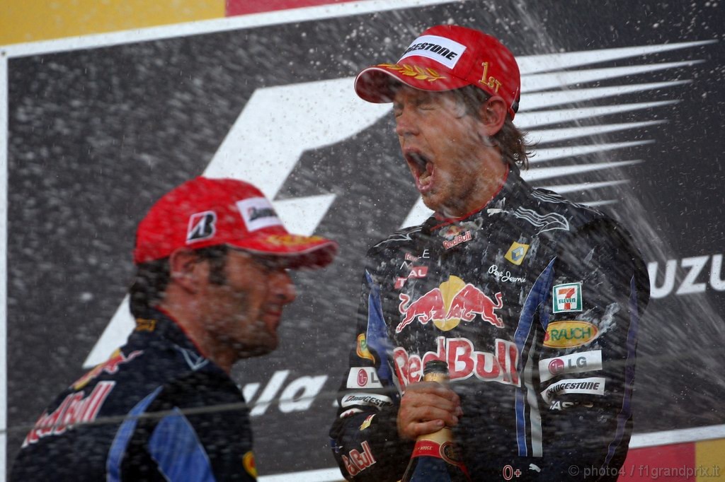 GP Giappone, Gara, Sebastian Vettel (GER), Red Bull Racing, RB6 vincitore e Mark Webber (AUS), Red Bull Racing, RB6 secondo 