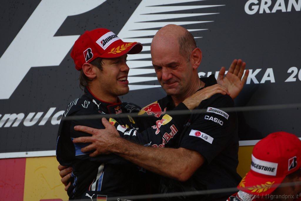 GP Giappone, Gara, Sebastian Vettel (GER), Red Bull Racing, RB6 vincitore e Adrian Newey (GBR), Red Bull Racing , Technical Operations Director 