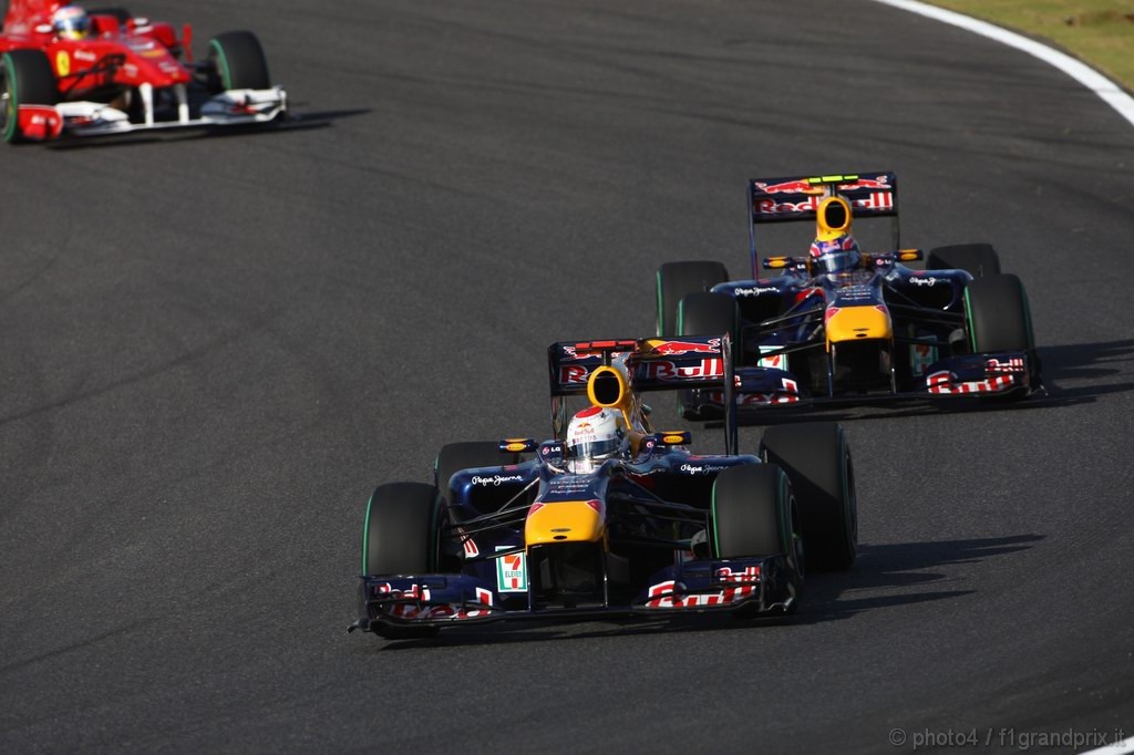 GP Giappone, Gara, Sebastian Vettel (GER), Red Bull Racing, RB6 davanti a Mark Webber (AUS), Red Bull Racing, RB6 