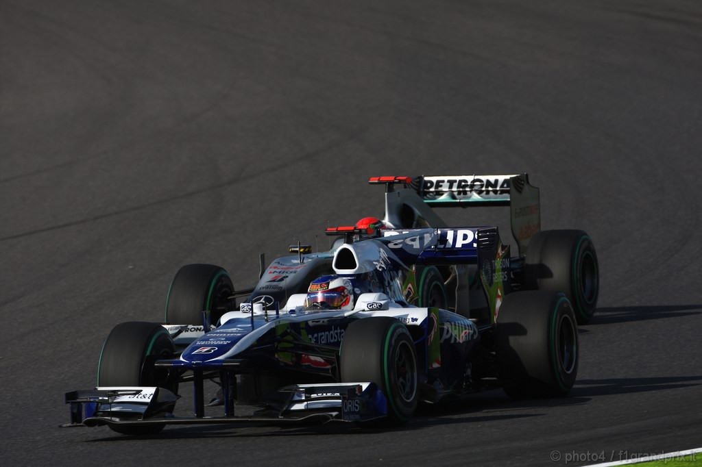 GP Giappone, Gara, Rubens Barrichello (BRA), Williams, FW32 e Michael Schumacher (GER), Mercedes GP  F1 Team, MGP W01 