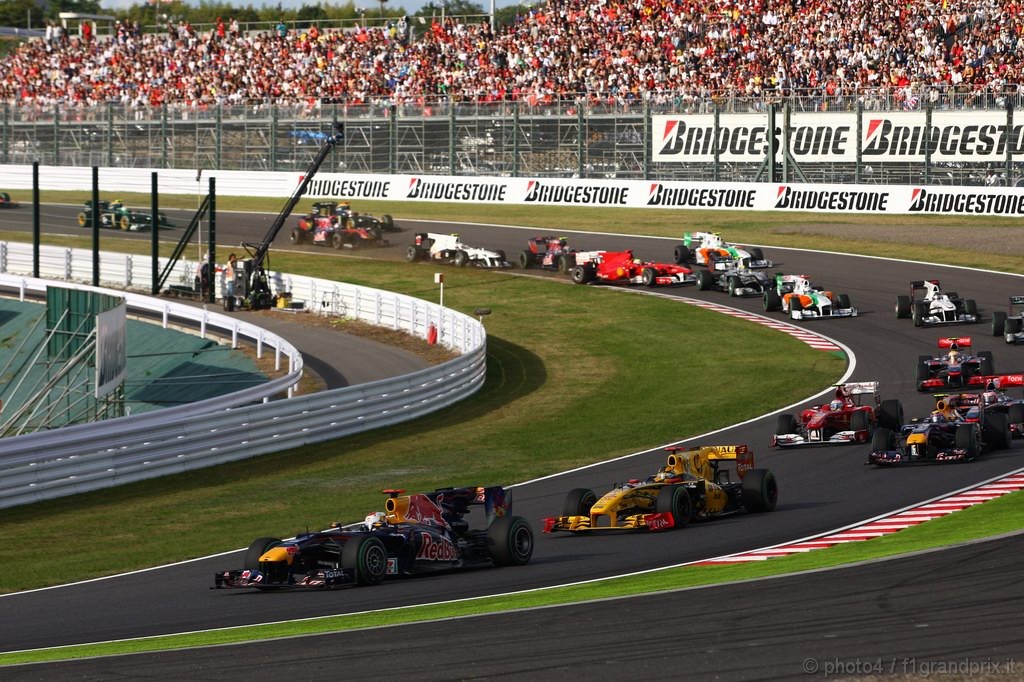 GP Giappone, Gara, Start, crash between Felipe Massa (BRA), Ferrari, F10 e Vitantonio Liuzzi (ITA), Force India F1 Team, VJM03 