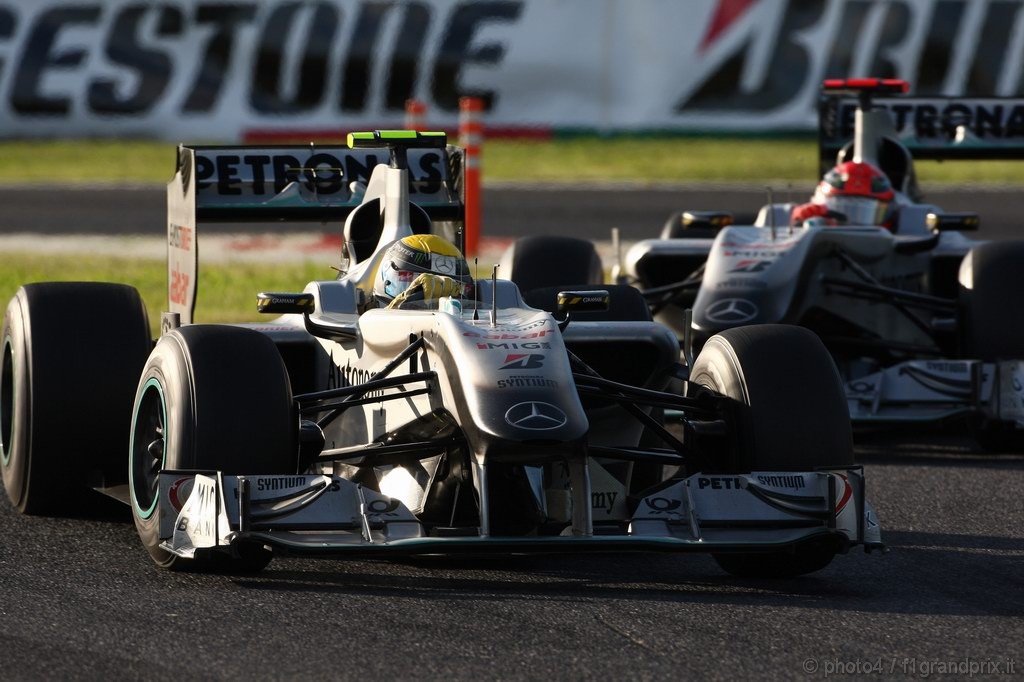 GP Giappone, Gara, Michael Schumacher (GER), Mercedes GP  F1 Team, MGP W01 e Nico Rosberg (GER), Mercedes GP F1 Team, MGP W01 