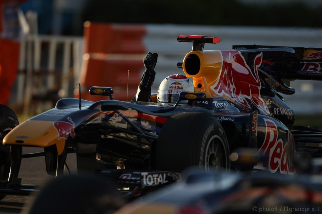 GP Giappone, Gara, Sebastian Vettel (GER), Red Bull Racing, RB6 vincitore 
