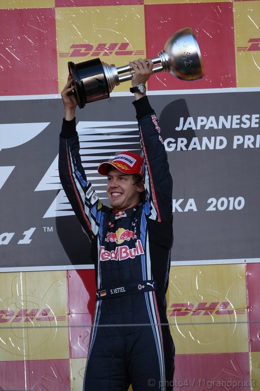 GP Giappone, Gara, Sebastian Vettel (GER), Red Bull Racing, RB6 vincitore 