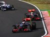 GP Giappone, Gara, Jenson Button (GBR), McLaren  Mercedes, MP4-25 davanti a Lewis Hamilton (GBR), McLaren  Mercedes, MP4-25 