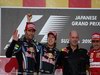 GP Giappone, Gara, Sebastian Vettel (GER), Red Bull Racing, RB6 vincitore, Mark Webber (AUS), Red Bull Racing, RB6 secondo, Fernando Alonso (ESP), Ferrari, F10 terzo e Adrian Newey (GBR), Red Bull Racing , Technical Operations Director 