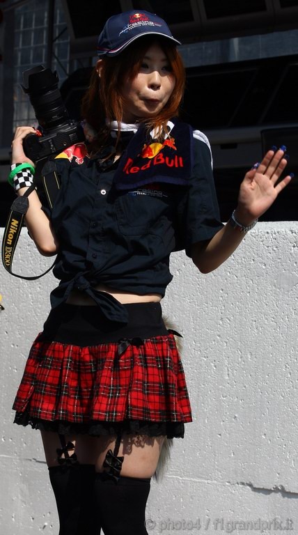 GP Giappone, Giovedi', ragazza nel paddock