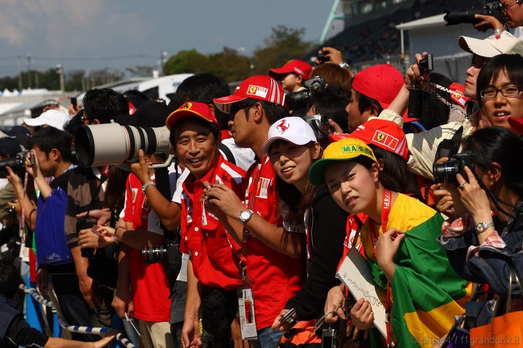 GP Giappone, Giovedi', Ferrari fans