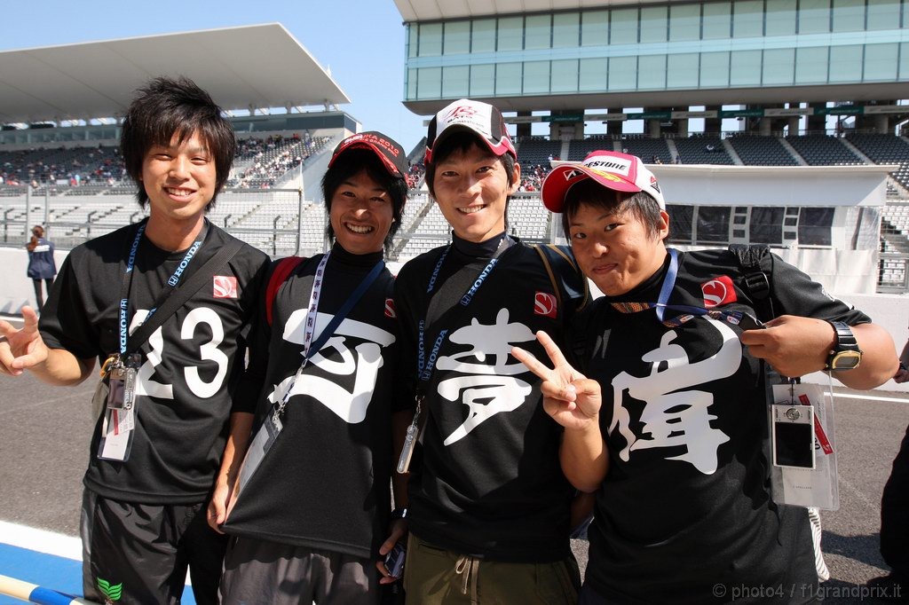 GP Giappone, Giovedi', Fans of Kamui Kobayashi (JAP), BMW Sauber F1 Team, C29 