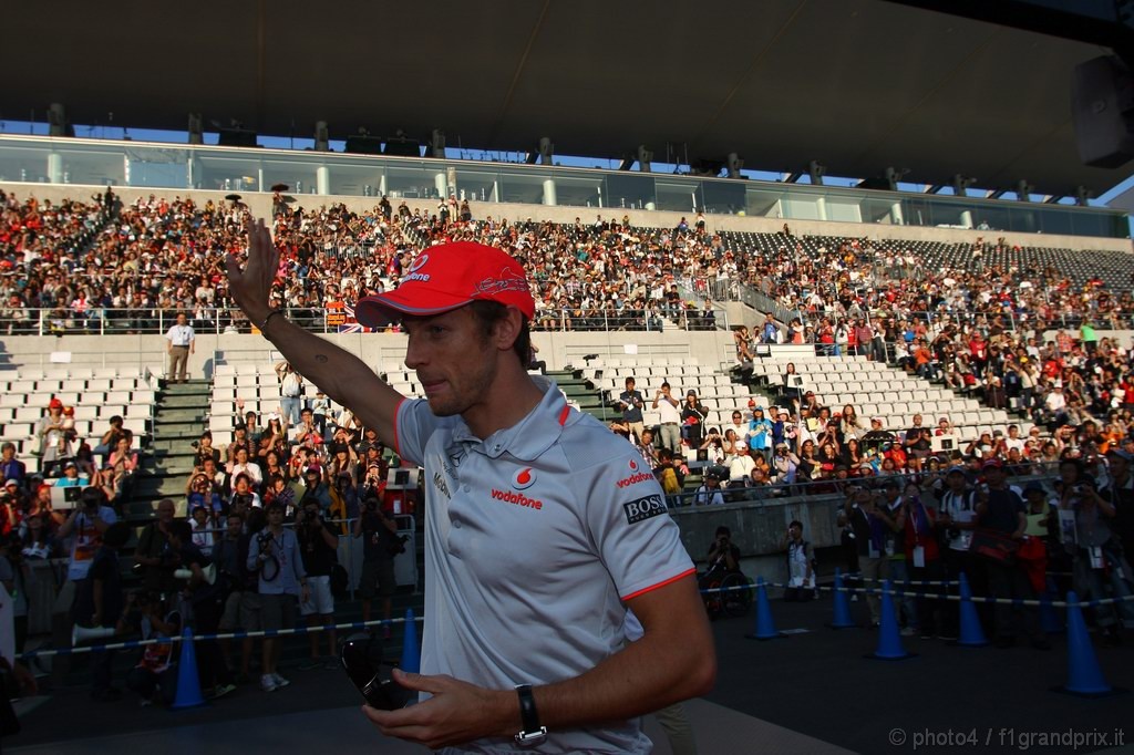 GP Giappone, Giovedi', Autograph session, Jenson Button (GBR), McLaren  Mercedes, MP4-25 