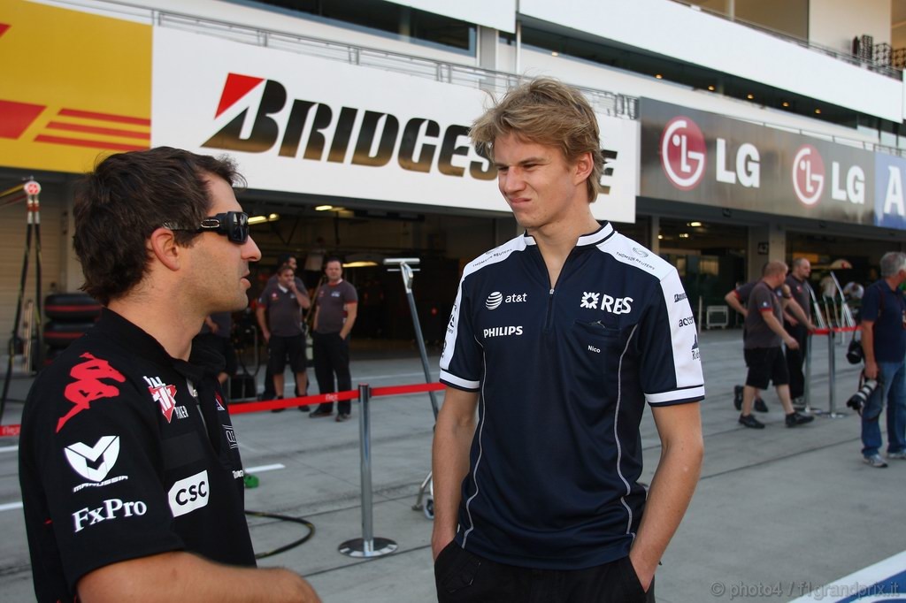 GP Giappone, Giovedi', Timo Glock (GER), Virgin Racing, VR-01 e Nick Heidfeld (GER), BMW Sauber F1 Team, C29  
