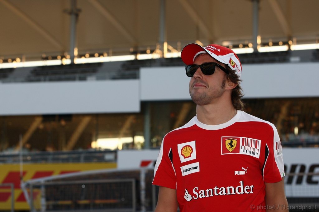 GP Giappone, Giovedi', Autograph session, Fernando Alonso (ESP), Ferrari, F10